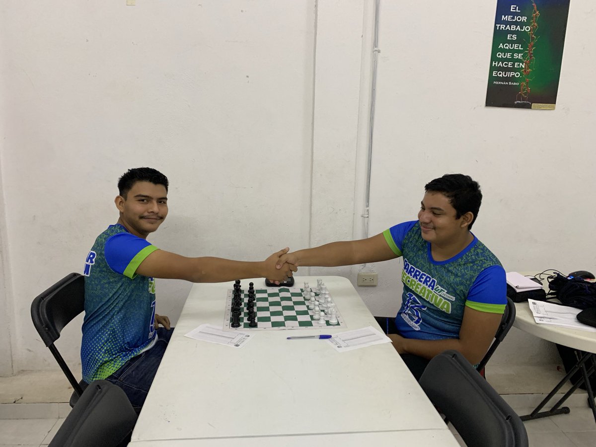 chetubien's tweet image. 🎓♟️ Orgullo UT Chetumal:  mecatrónicos brillan en el tablero. Abraham Ruiz y Luis Cohuo representaron con estrategia y pasión a la UT en la etapa municipal de ajedrez rumbo a los #JuegosNacionales2026. 👏 #TalentoUT #Mecatrónica