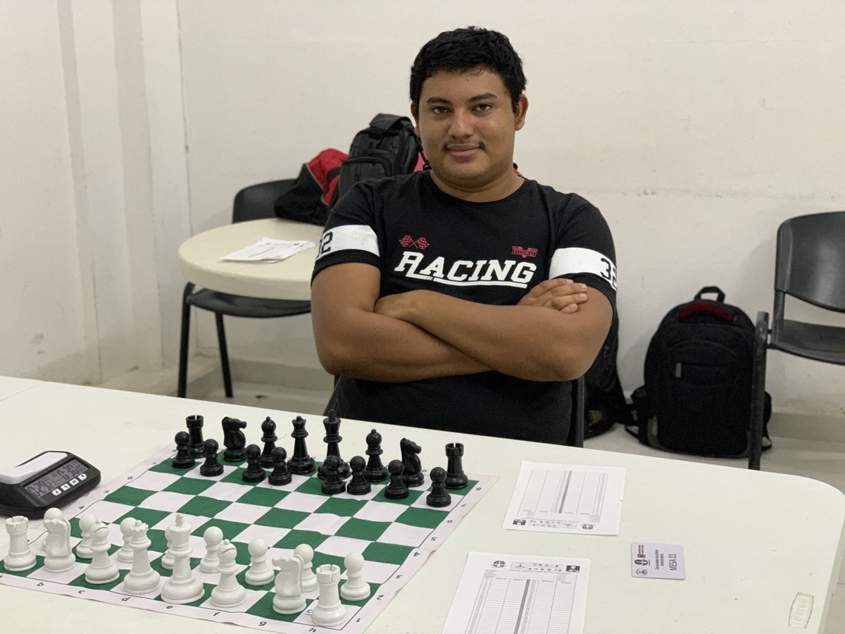 chetubien's tweet image. 🎓♟️ Orgullo UT Chetumal:  mecatrónicos brillan en el tablero. Abraham Ruiz y Luis Cohuo representaron con estrategia y pasión a la UT en la etapa municipal de ajedrez rumbo a los #JuegosNacionales2026. 👏 #TalentoUT #Mecatrónica