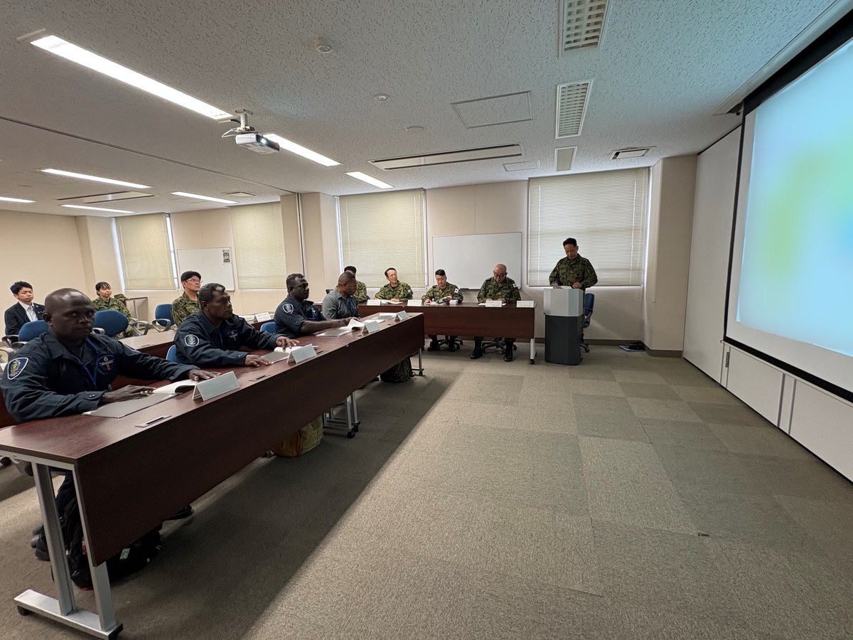 ModJapan_en's tweet image. From Oct 20-23, #JMOD/#JSDF carried out the Japan–Solomon Islands Capacity Building Project on #UXO to #RSIPF. Through tours of the Ordnance School and related companies, they gained insights into Japan’s UXO-related efforts. Valuable learning and stronger ties ahead 🇯🇵🤝🇸🇧