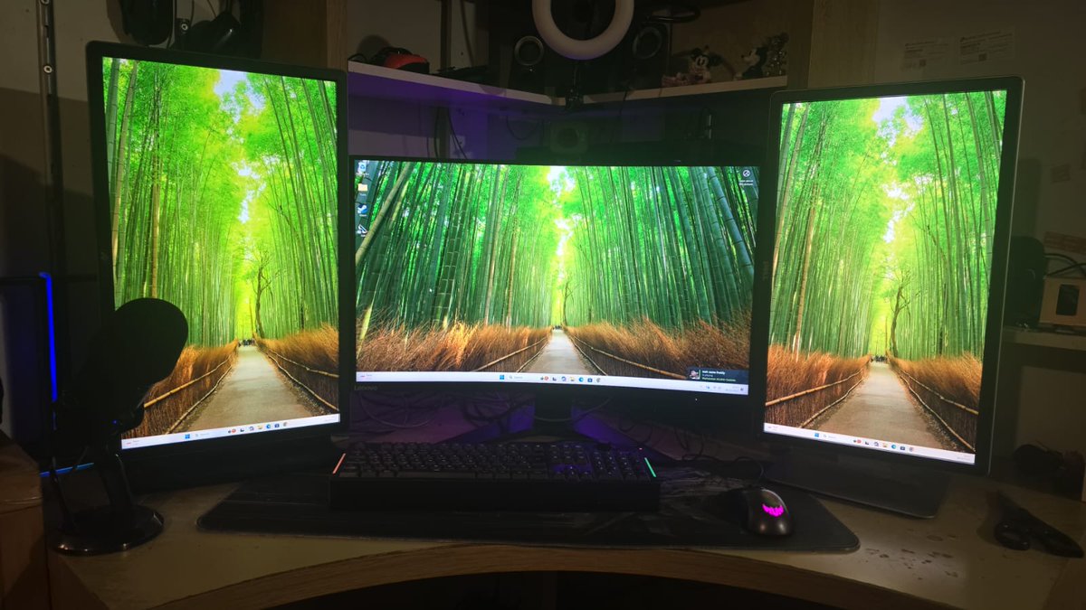 PixelGamingMama's tweet image. New setup drop! 
Triple screen power activated 
 centre stage with a full panoramic bamboo forest view 
Streaming, editing,just got a major upgrade.
Ready to dive in,  and vibe in this new command centre 🎮💻
#StreamerSetup #TripleMonitor   #PixelGamingMama #ChronoPixelGaming