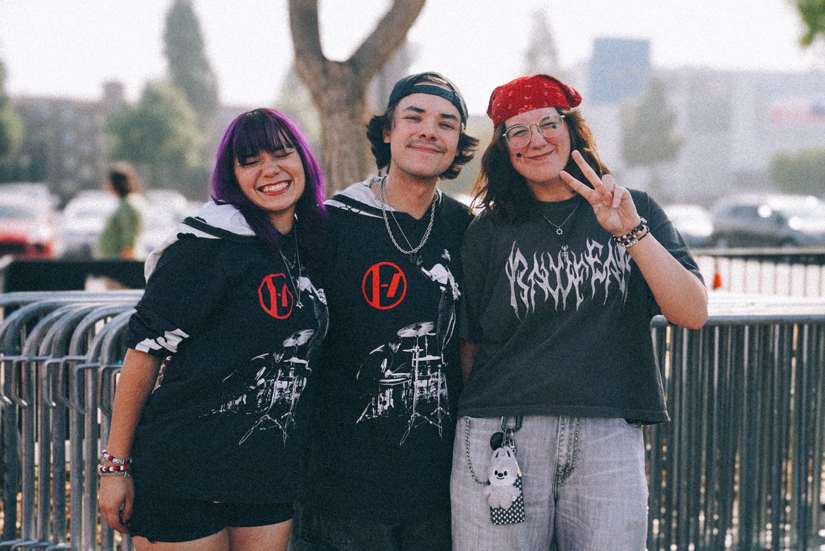 mrtphotog's tweet photo. BREACH // LA N2
clikkie homies take over LA
#breach #breachtour #twentyonepilots #tylerjoseph #joshdun #breachlan2 #lan2 #losangelesn2 #lanight2 #losangelesnight2 https://t.co/Wk3aciRbsX