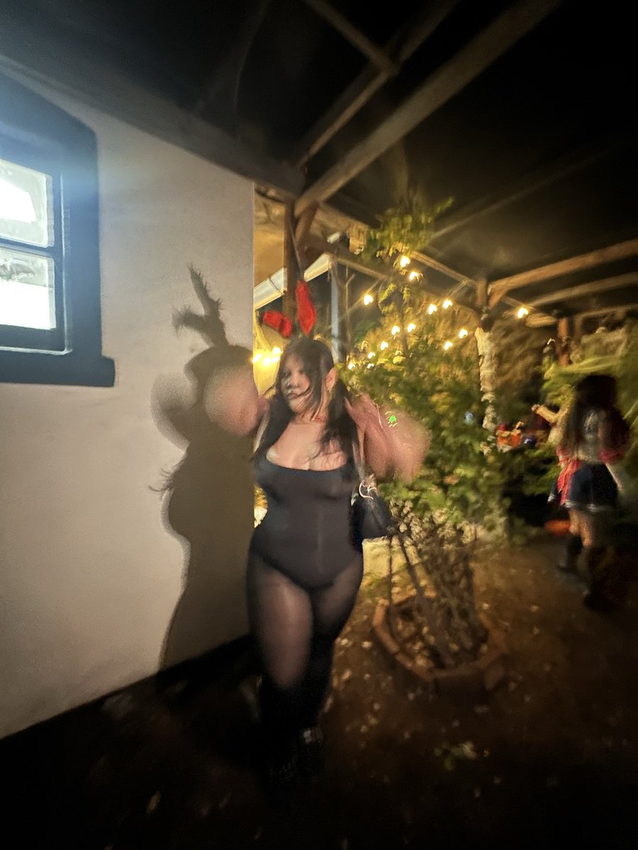 reposting cuz I’m a silly rabbit 🖤🐇