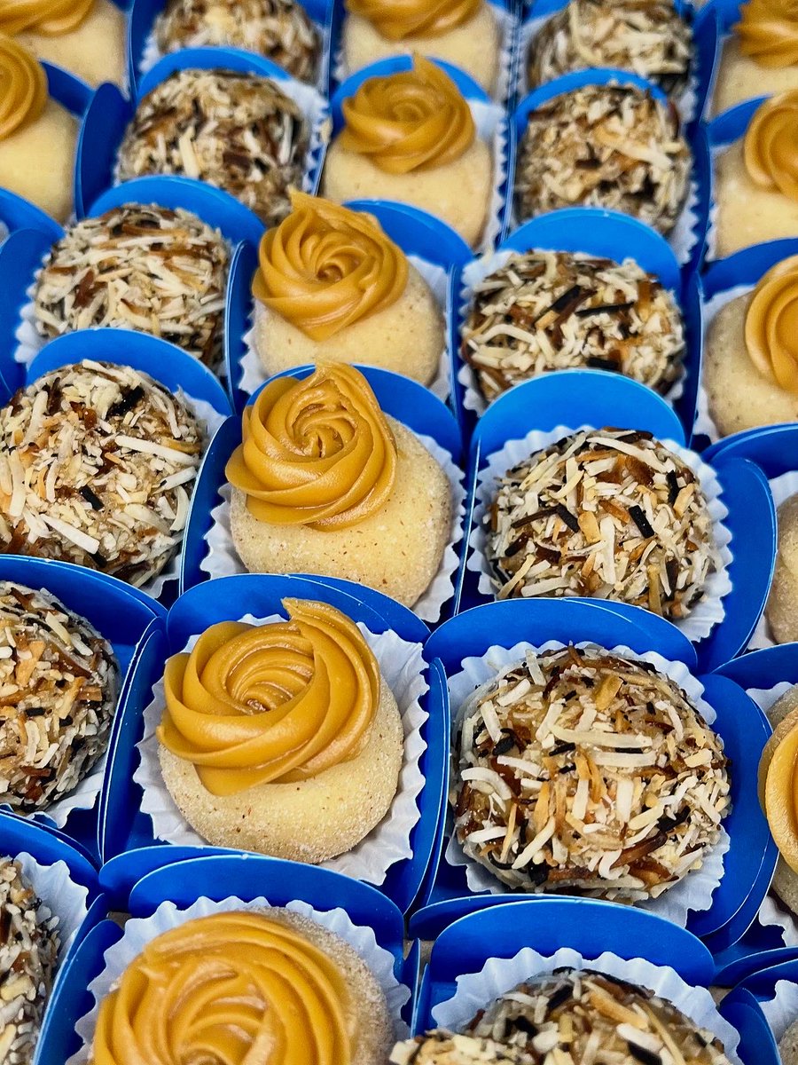 blendcacau's tweet image. Brigadeiro de churros e docinho de coco queimado 🥥 
Encomendas (65) 99258 8824 📲 

#docinhos #delicias #docinhodechurros #cocoqueimado #instagood #domingo #alegria #confeitaria #encomendas #cuiabá