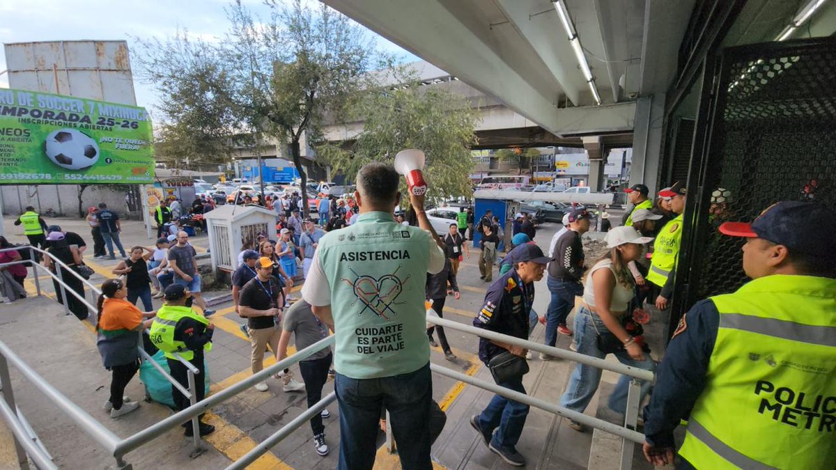AdrianRubalcava's tweet photo. Durante tres días de intensa actividad, el @MetroCDMX garantizó el traslado seguro, ágil y eficiente de miles de personas hacia el Autódromo Hermanos Rodríguez, sin incidentes.
Por instrucción de la Jefa de Gobierno @ClaraBrugadaM, se desplegó un operativo especial de seguridad, atención al usuario y limpieza en las estaciones Puebla, Ciudad Deportiva y Velódromo de la Línea 9, en coordinación con la @SSC_CDMX.
Agradezco profundamente al personal operativo, de seguridad y brigadas de apoyo por su compromiso y dedicación.
El Metro reafirma su compromiso con la ciudadanía como el principal medio de movilidad de la Ciudad de México y su zona metropolitana.
#CuidarteEsParteDelViaje