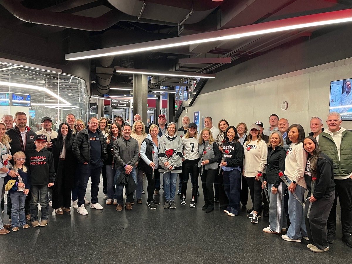 UNO Blue Line Club tweet media