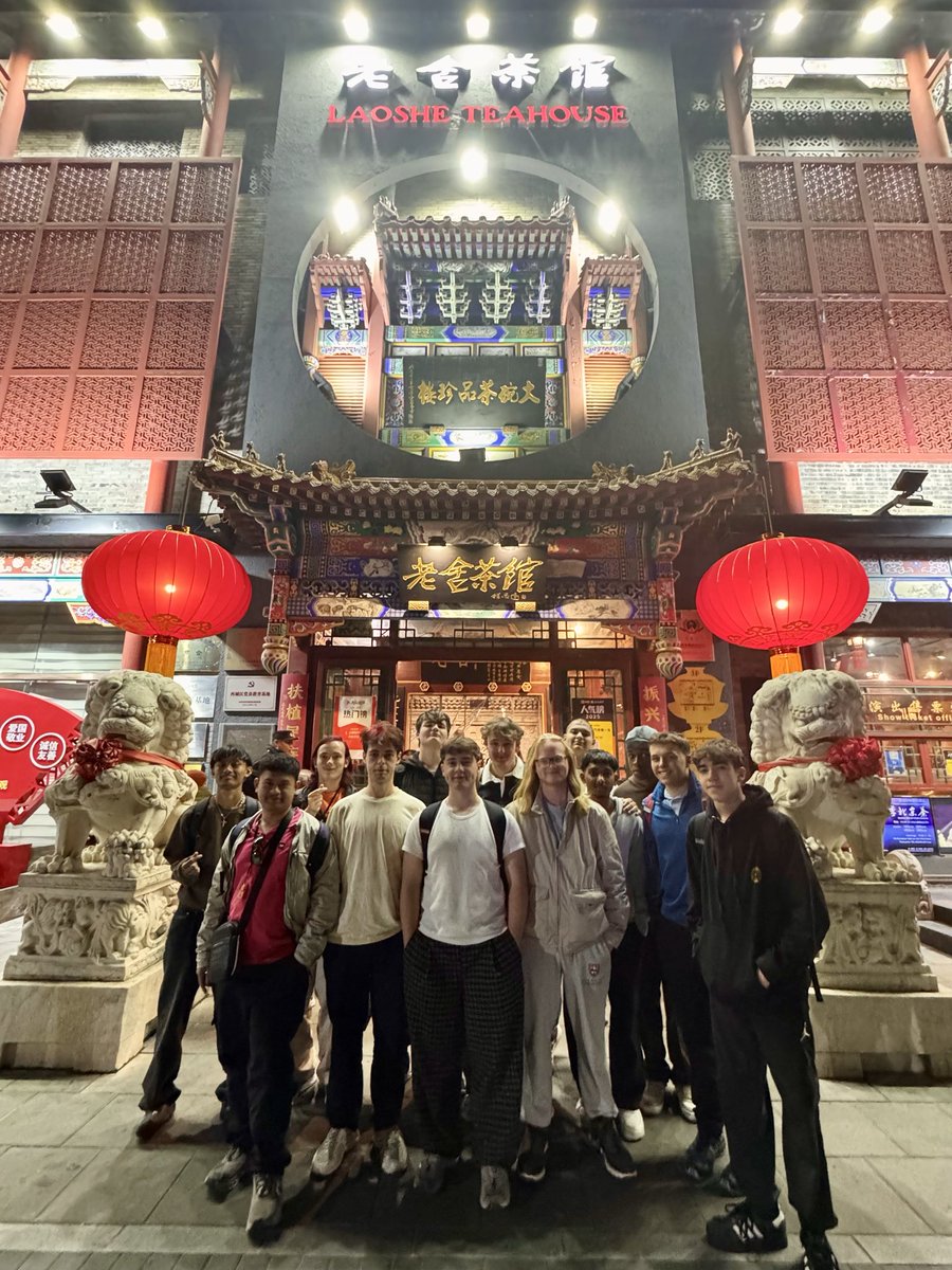 We rounded off the day with a delicious Peking duck dinner 🦆 &amp; an evening at Laoshe Tea House enjoying a traditional variety show 🎭🇨🇳 <a href="/StCuthbertsMFL/">MFL at St Cuthbert's High School</a>
#StCuthbertsFormingGreatMen