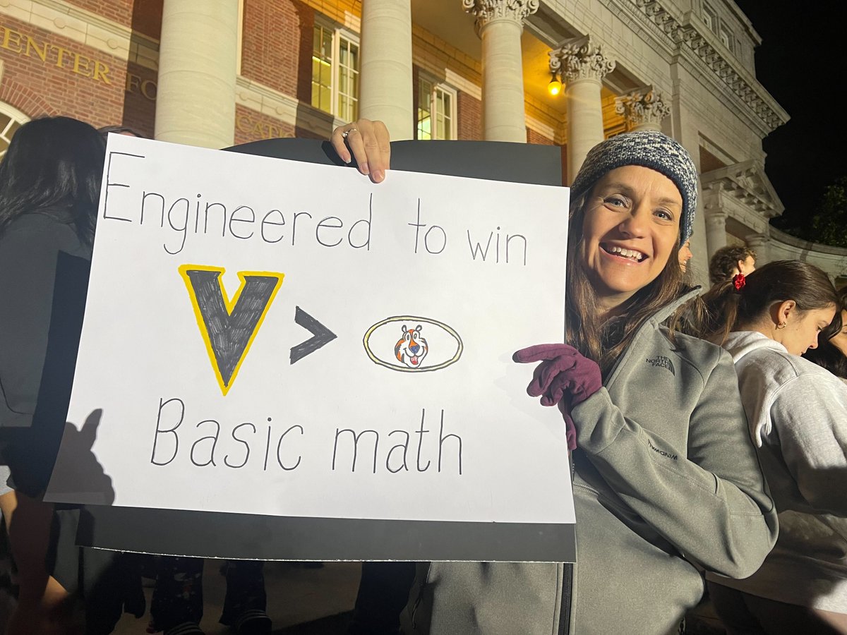 Engineered to win. It’s just basic math. 😉🏈 <a href="/gardner_klein/">Dr. Stacy Klein Gardner</a> representing engineering on College GameDay — we love to see it! #e4usa #EngineeredToWin #AnchorDown