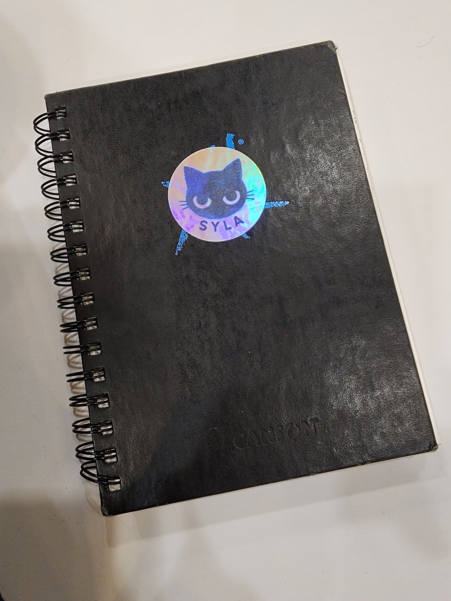 emi 🦇 C2E2 L-11 tweet media