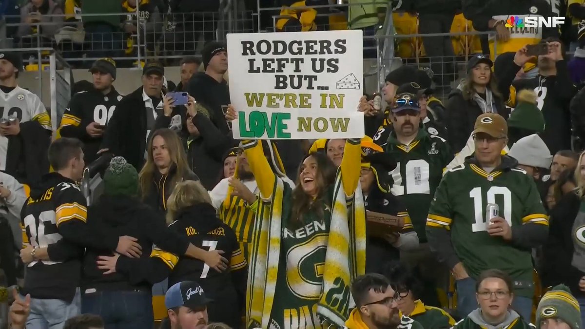 NFLonFOX's tweet photo. Packers fans having some fun tonight 🧀 https://t.co/csu6wRxror