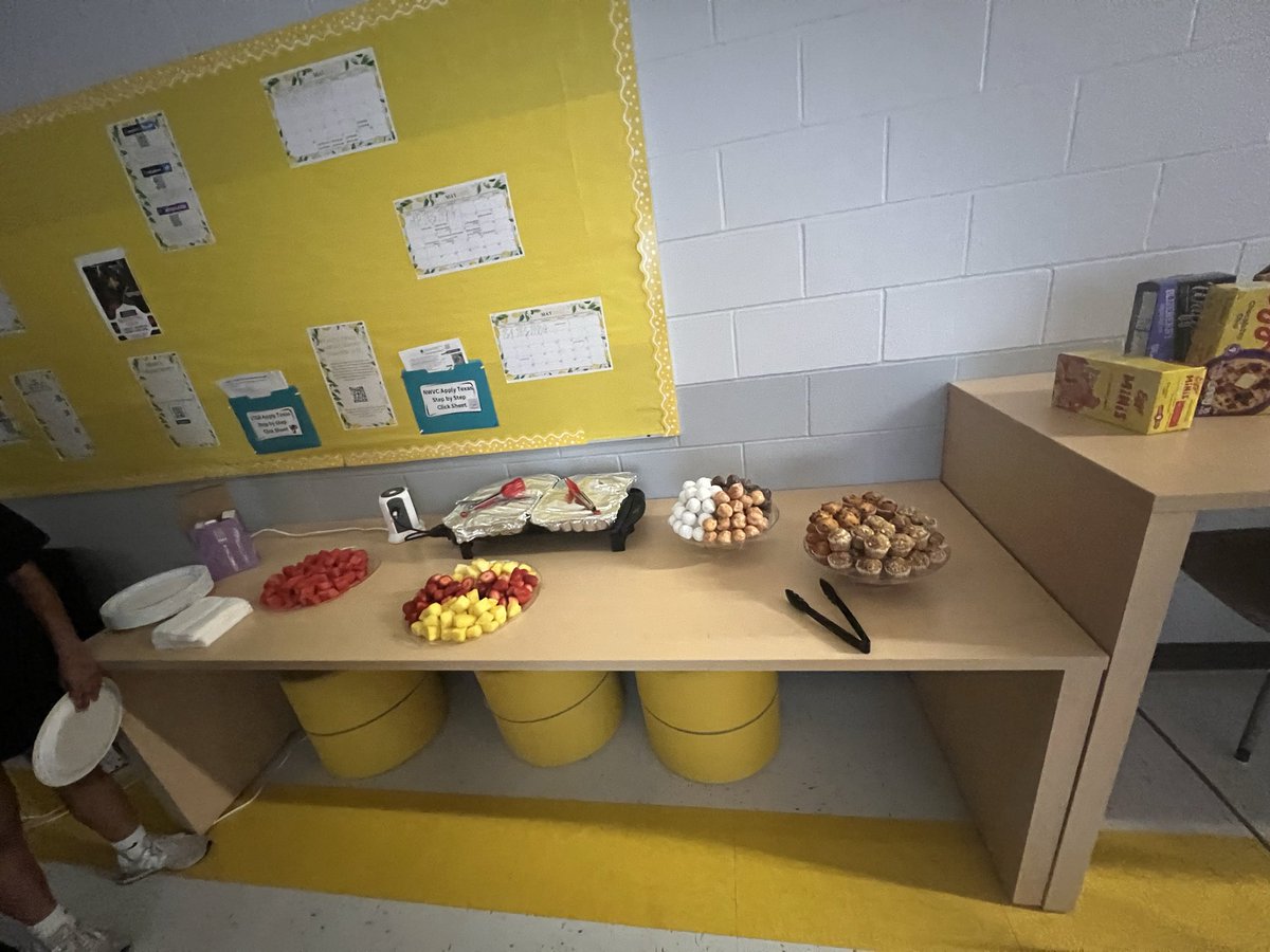 Thank you <a href="/HEB/">H-E-B</a> at Potranco and 1604 for supporting Falcon Volleyball! #noonedoesmore #hereeverythingsbetter