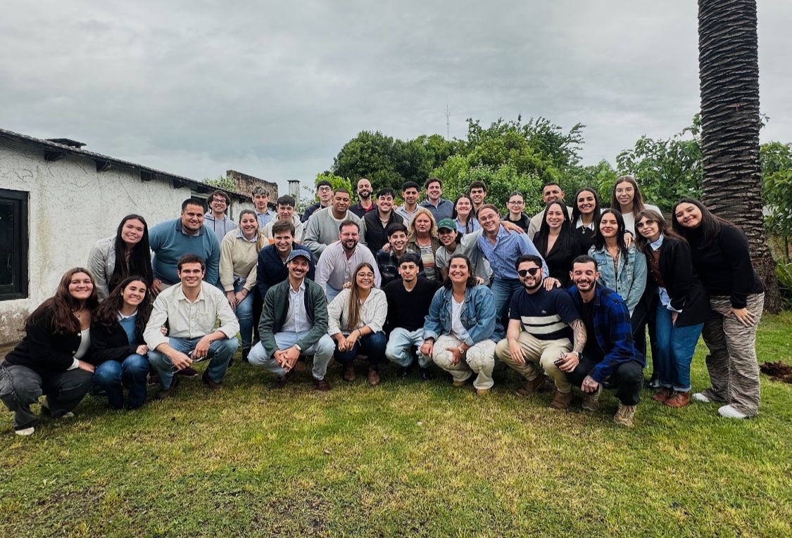 Encuentro con @pnacionaljoven , donde compartimos ideas y visión sobre el Partido Nacional que queremos proyectar.

Porque el futuro se construye juntos, desde el diálogo y los valores que nos unen 🇺🇾