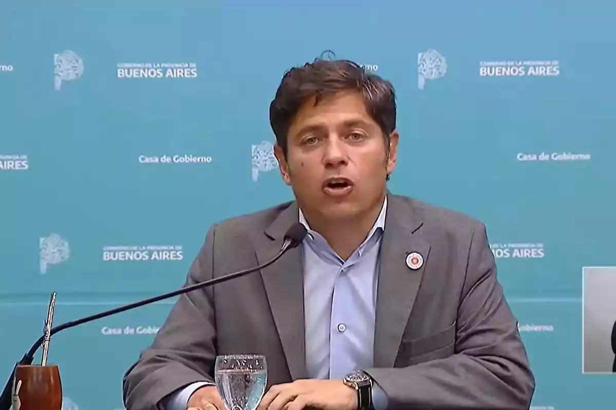 -A vos te gustó como desdoblé?
-No, a mí no
-Me ganaron en septiembre?
-No, pero ahora sí. Por eso te pido tu opinión
-Hace 6 años q soy gobierno, si yo soy malo como estan los otros?
-Peor q vos
-Hace cuánto?
-Bastante tiempo
-Bueno entonces seremos menos malos q los demás