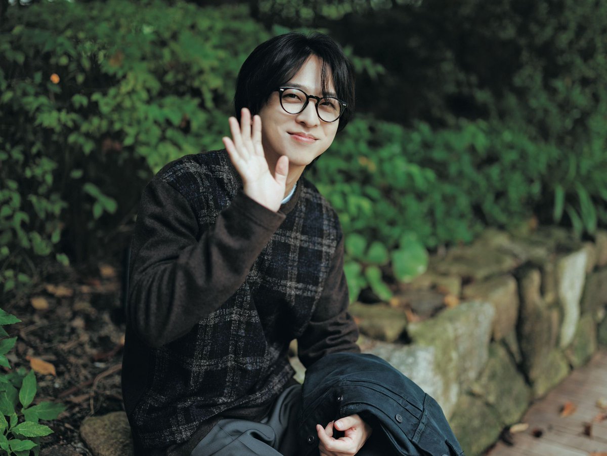 📢 10月28日発売のHanako12月号 「お酒の新常識。」の表紙に、 #timelesz の #寺西拓人 さんが登場 📢 

👀見どころ 
寺西さんがバーテンダーの制服に着替えて現れると、