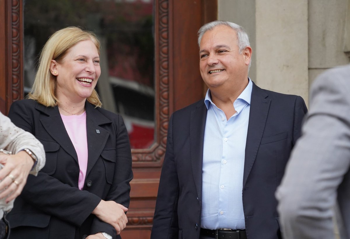 Hoy los santafesinos tenemos dos representantes que van a defender nuestros intereses en el Congreso Nacional. Felicitaciones <a href="/GiScaglia/">Gisela Scaglia</a> y <a href="/pablogfarias/">Pablo Farías</a>! Este es el punto de partida para seguir construyendo un país federal que priorice la producción, las obras y el trabajo.