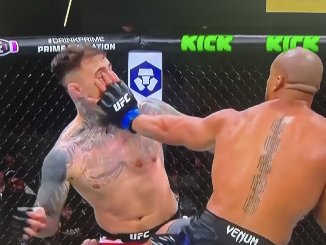 PrestigeCombatt's tweet photo. Tom Aspinall’s heavyweight title defence ends in chaos 😳

Double eye-poke from Gane — fight ruled no contest.
Should they run it back immediately? 

Let us know in the comments 👇👀

#UFC321 #Aspinall #Gane #MMA #UFC https://t.co/8MW1YcIsvJ