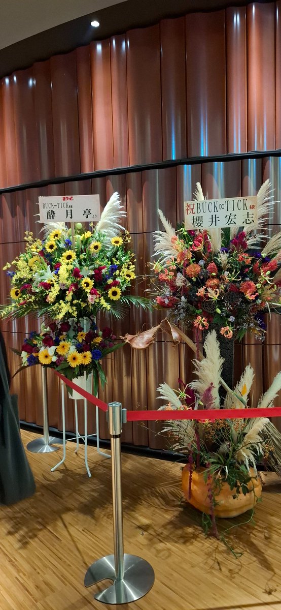 cantleavebehind's tweet photo. EC後ステージに最後に残ったユータさんが、『地元で元気をもらいました。幸せ者です。ありがとう』という主旨の事を言ってらして。いやもぅ私達こそありがとうだよォォォ(  ߹꒳​߹ )って泣かせておきながらの、ジャンピング投げキッス。何回跳んだかな…４回？５回？
可愛すぎて惚れ直しました。最高。 https://t.co/GKhhtIB0hz