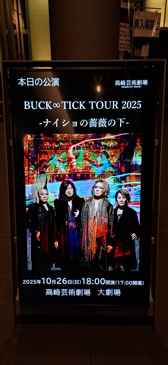 cantleavebehind's tweet photo. EC後ステージに最後に残ったユータさんが、『地元で元気をもらいました。幸せ者です。ありがとう』という主旨の事を言ってらして。いやもぅ私達こそありがとうだよォォォ(  ߹꒳​߹ )って泣かせておきながらの、ジャンピング投げキッス。何回跳んだかな…４回？５回？
可愛すぎて惚れ直しました。最高。 https://t.co/GKhhtIB0hz