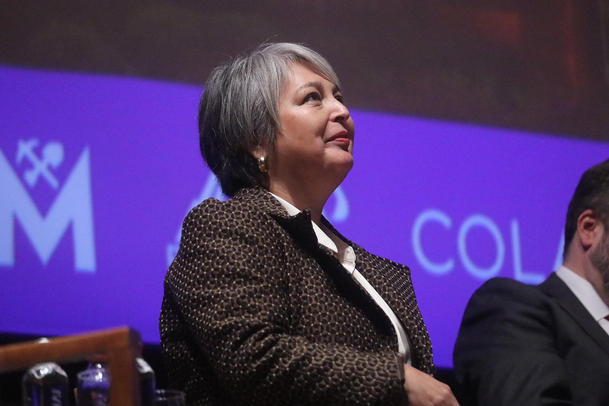 Radio ADN (@adnradiochile) on Twitter photo 🔴 Debate Presidencial 2025 | Jeannette Jara: "Hay que fortalecer el sistema de salud primario, faltan especialistas en regiones, y eso en mi Gobierno va a cambiar. Se necesita experiencia y conversar con todos".
📲 Lo escuchas en 👉 tinyurl.com/26jx4rxv 🔴 Debate Presidencial 2025 | Jeannette Jara: "Hay que fortalecer el sistema de salud primario, faltan especialistas en regiones, y eso en mi Gobierno va a cambiar. Se necesita experiencia y conversar con todos".
📲 Lo escuchas en 👉 tinyurl.com/26jx4rxv