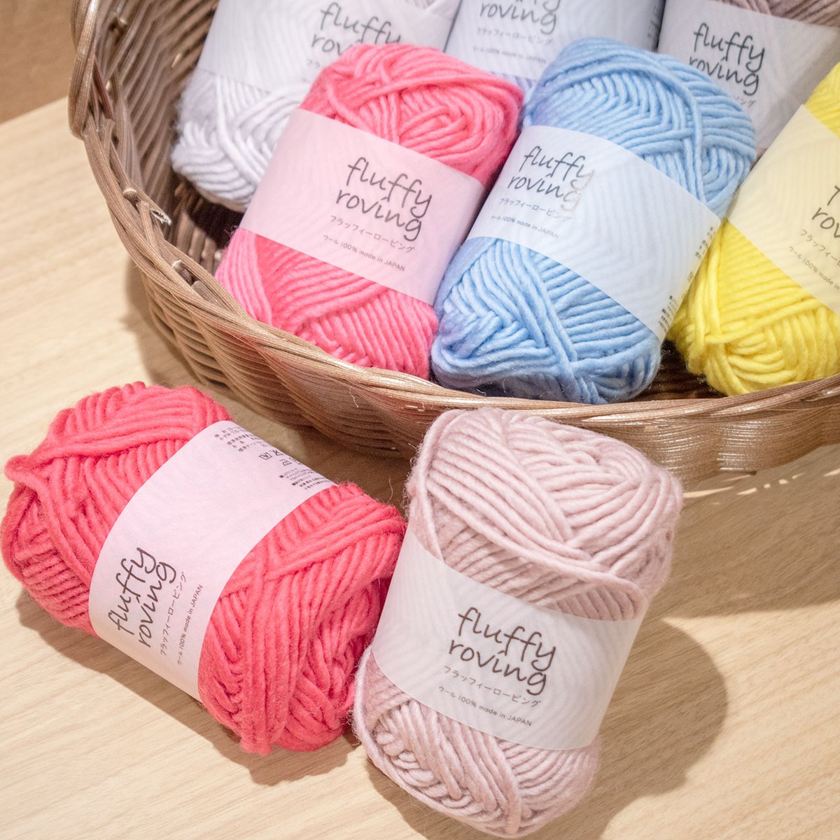 okadayashinjuku's tweet photo. ／
ただいまプレゼントキャンペーン開催中🧶
＼

この秋新たにオカダヤオリジナル毛糸
「Dailyシリーズ」に仲間入りした
編みやすく丈夫なロービングヤーン
fluffy roving・フラッフィーロービング✨
ぜひキャンペーンに参加してゲットしてくださいね💕 https://t.co/tRwwhVuNRF