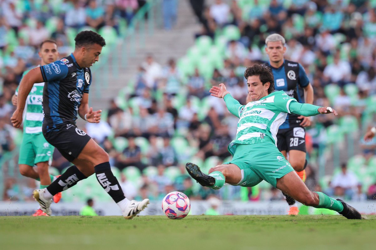 😇1-3🐔 Los #GallosBlancos de #Querétaro pierden esta tarde  ante el #Santos 

Checa aquí el resumen de juego y los goles📺👇🏾