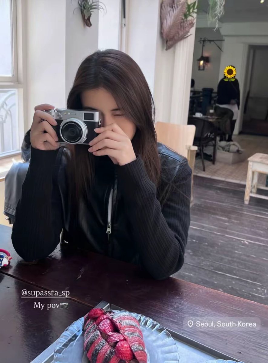 Pick_mii's tweet image. #KaoJaneJaneKao #เก้าเจนเจนเก้า 
J : ถ่ายรูปให้หนูหน่อย
K : ได้สิ :)