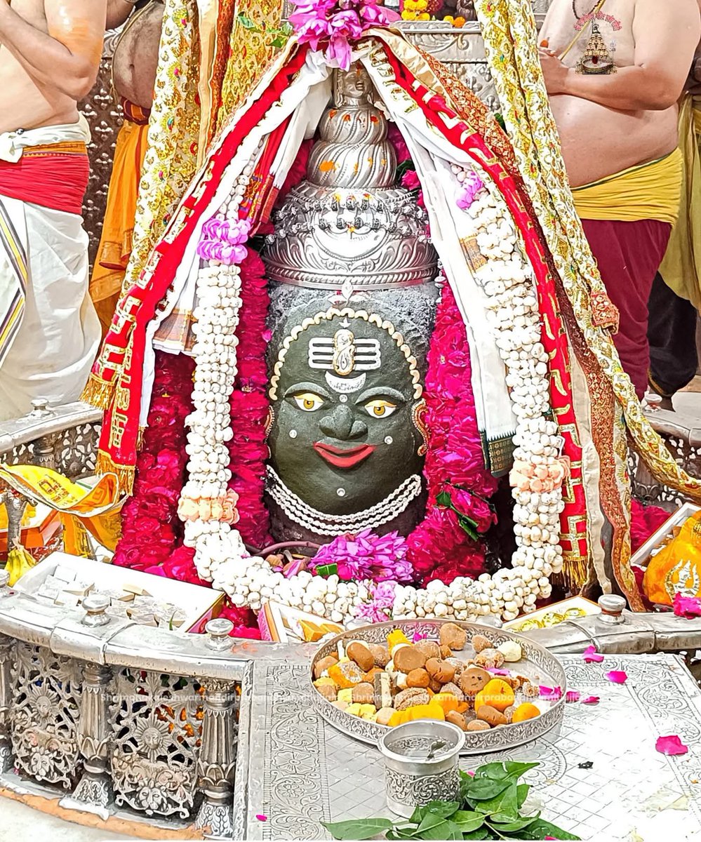 श्री महाकालेश्वर ज्योतिर्लिंग जी के आज के भस्म आरती श्रृंगार दिव्य व अलौकिक दर्शन 27.10.2025

बोलो जय श्री महाकाल 🙏🚩