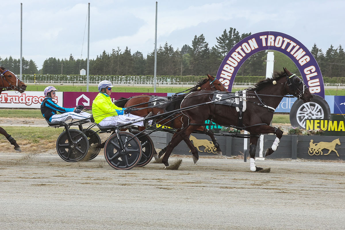 “Ripples” now qualified for the Group One <a href="/DHorsefeeds/">Dunstan Horsefeeds</a> NZ Sires’ Stakes 2YO Fillies Final on Show Day. Well done Mick &amp; good luck 🍀