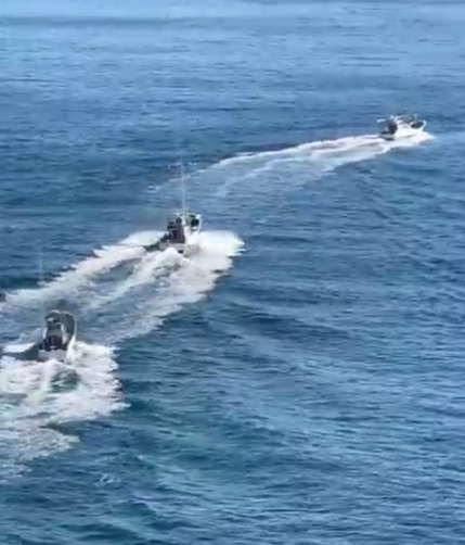 lyingBOTShm0c's tweet photo. #TaijiCoveJAPAN🔴: After days of torrential rain and high waves, the #DolphinHunters are back in full force and have driven part of a pod of #Bottlenose #Dolphins into the Cove🐬🐬, after which they set off to catch the rest of this pod. Awaiting the outcome of the latter .... 🇯🇵 https://t.co/819lfj45r2