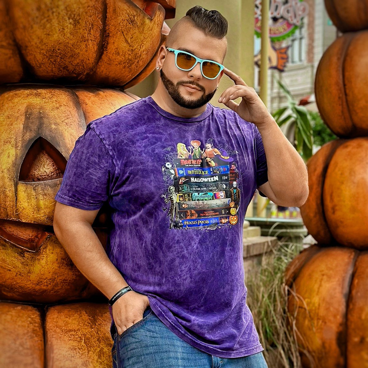 TuckBeck's tweet image. Would it really be National Pumpkin Day, without going to @UniversalORL and visiting my favorite pumpkins? Aside from Lil Boo that is… See you in the fog!!! 🎃
.
#HalloweenHorrorNights #HHN34
#UniversalStudiosBlogger #UOAP
#UniversalStudios #Halloween 🎃