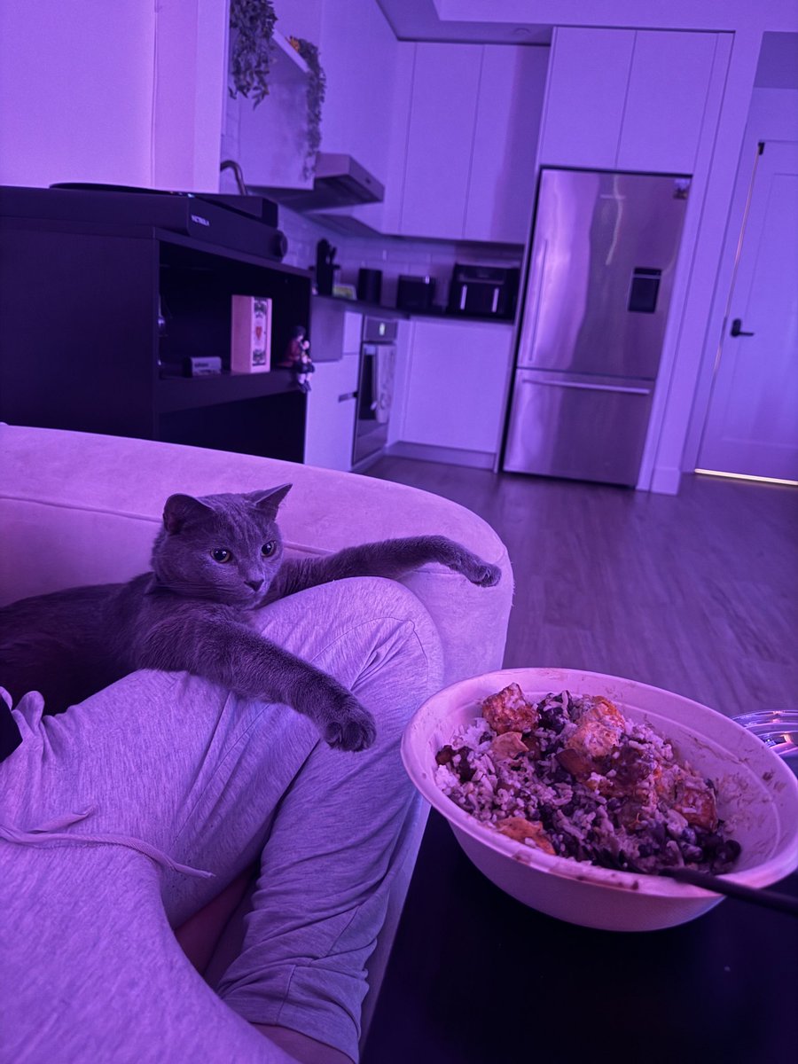 MaxCheerios's tweet image. life’s good