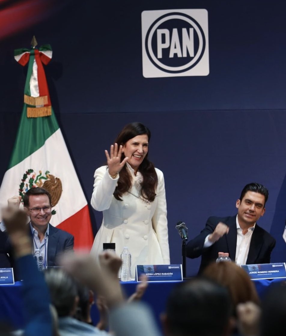 Feliz cumpleaños, <a href="/kenialopezr/">Dra. Kenia López Rabadán</a>, presidenta de la <a href="/Mx_Diputados/">H. Cámara de Diputados</a>, deseo hayas pasado un día lleno de alegría, rodeada de tus seres queridos. Que este nuevo año de vida le traiga salud, éxito y muchas satisfacciones personales y profesionales. Saludos desde #Chapala
