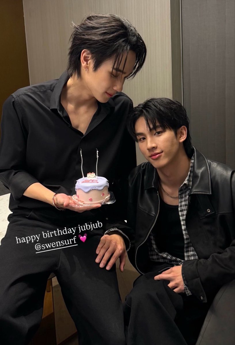 astonorthiveva's tweet image. 🏄 : normally i don't eat cake cause i don't like bread but for java i'll try🥰
//oh this man— A MAN😭
HEAD 2 HEAD SERIES EP1 
#H2HseriesEP1 
#SurfJava #swensurf #javabh