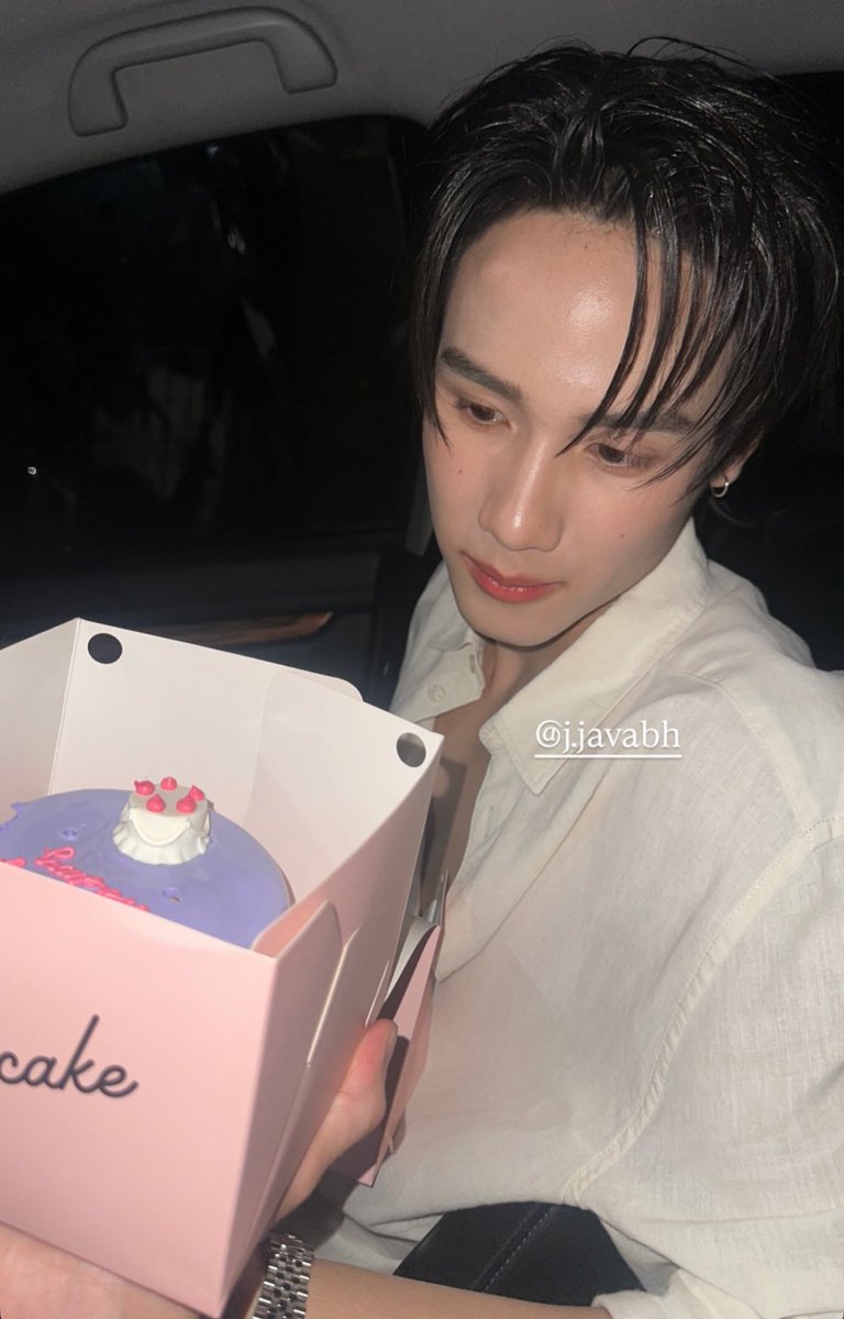 astonorthiveva's tweet image. 🏄 : normally i don't eat cake cause i don't like bread but for java i'll try🥰
//oh this man— A MAN😭
HEAD 2 HEAD SERIES EP1 
#H2HseriesEP1 
#SurfJava #swensurf #javabh