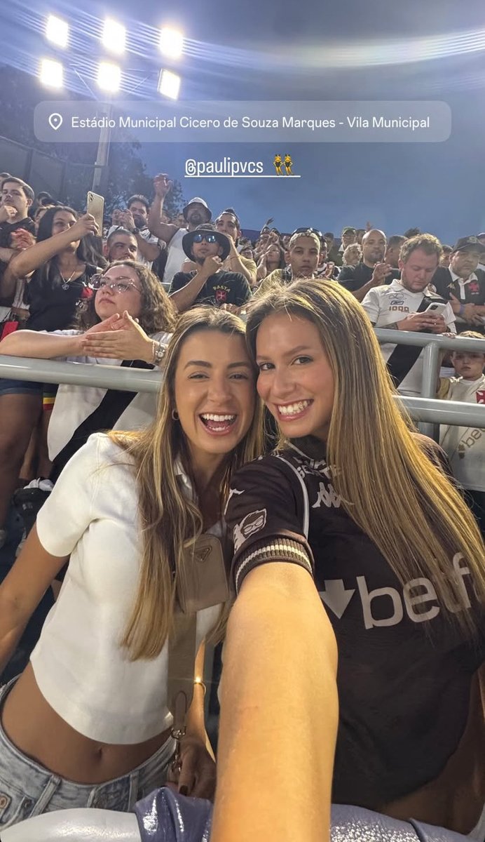 💢💁‍♀️ Inês e Paula Piton, mulheres de Nuno Moreira e Lucas Piton, simplesmente pegaram um avião e foram ver um jogo do Vasco em Bragança Paulista. 

Detalhe: Elas ficaram no meio da torcida, numa boa, sem segurança, completamente confortáveis e cantando com a torcida. 

Maneiro
