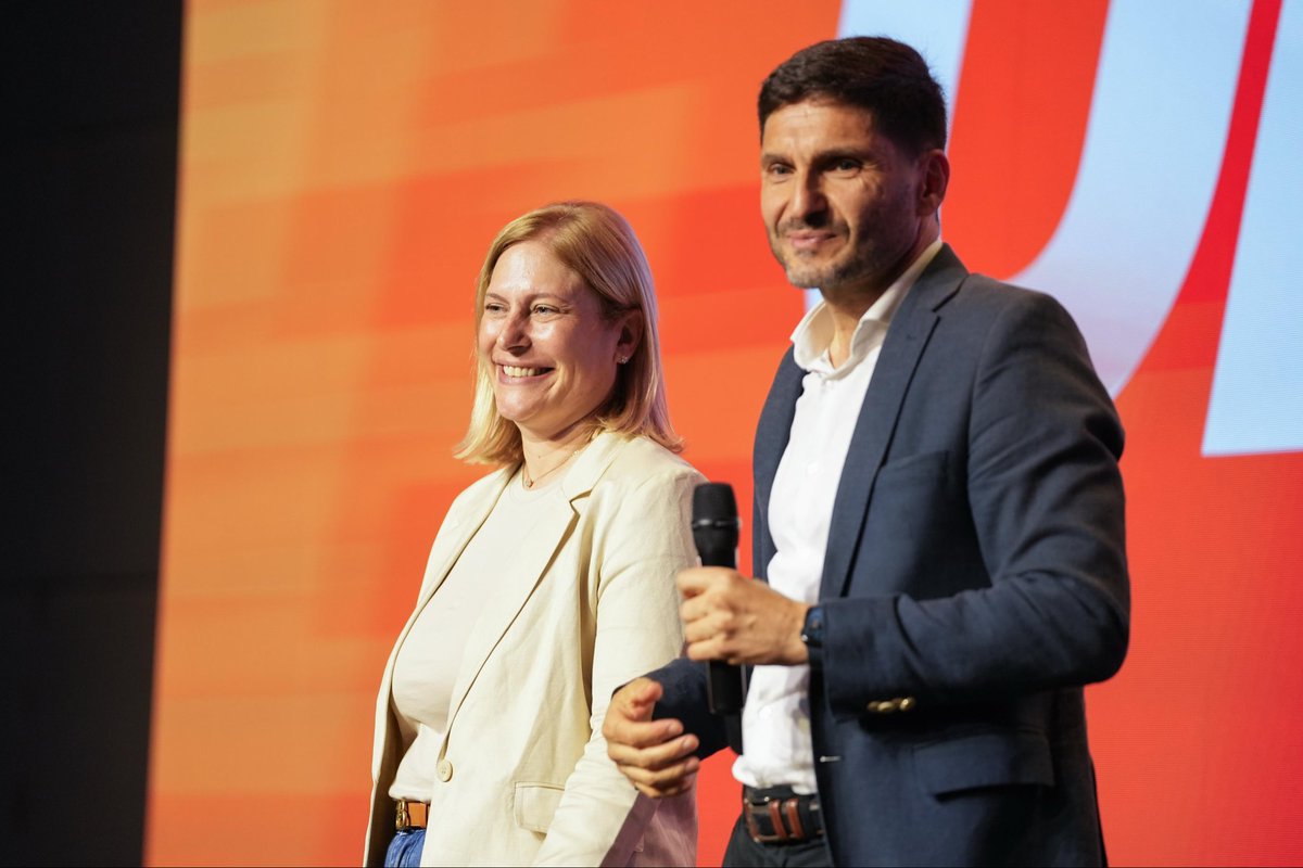 maxipullaro's tweet image. Hoy los santafesinos y argentinos volvimos a dejar en claro que el kirchnerismo ya no es opción.

Desde Santa Fe vamos a seguir trabajando incansablemente con nuestro método: equilibrio fiscal, obra pública, seguridad y producción.
Para defender a Santa Fe, fortalecer al interior…