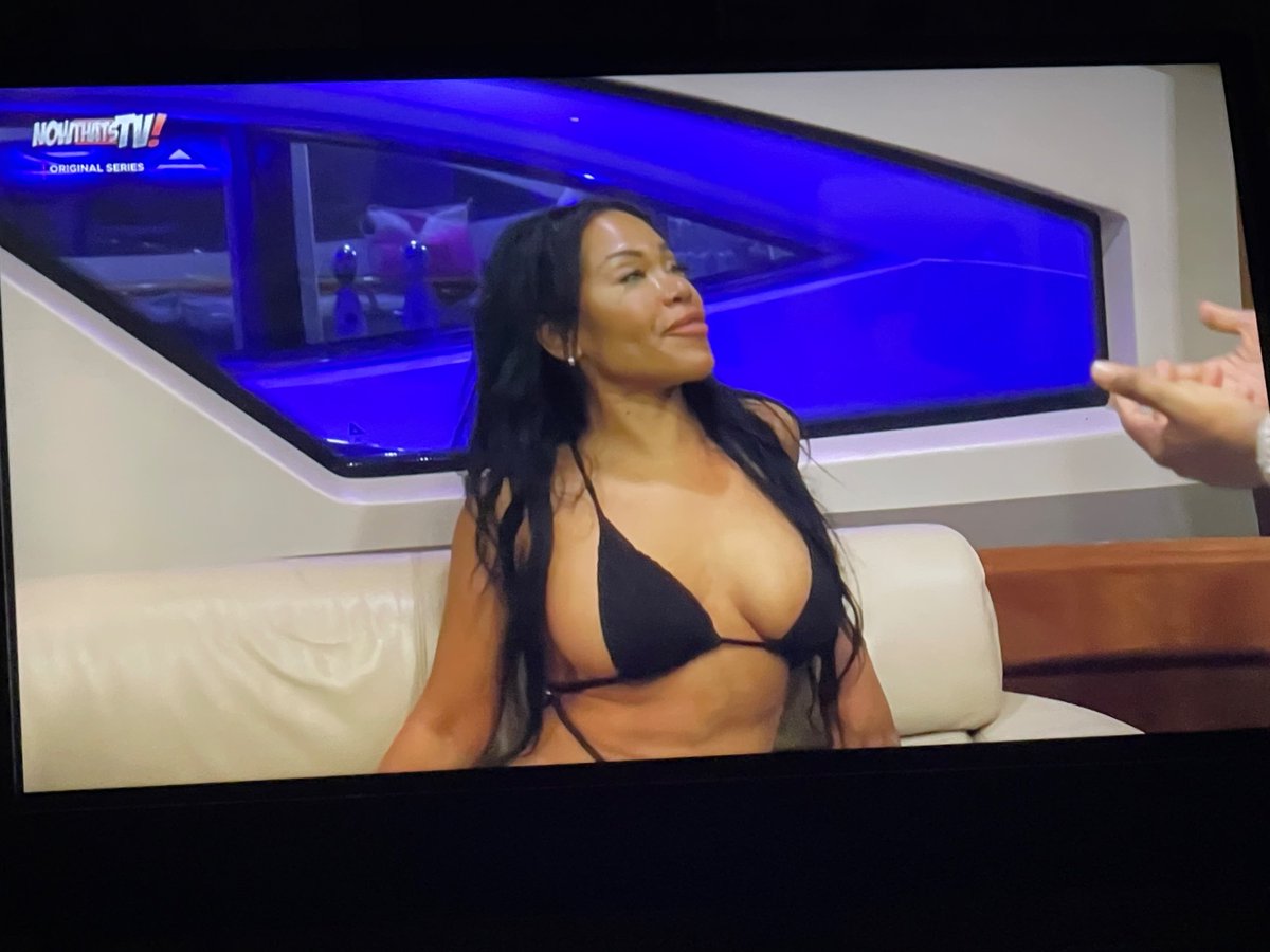 kompafan's tweet photo. Kay must not watch NTTV.  She can’t fight and is trying to fight Kayla?  Girl… #TheHookUp https://t.co/RAdz5K7oCT