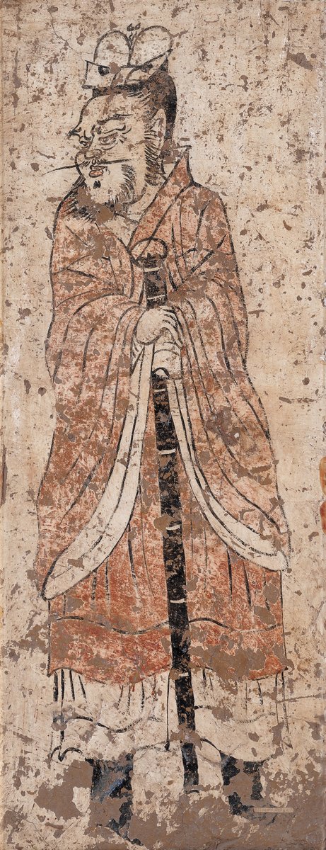 ShanghaiMuseum's tweet image. Wearing a solemn expression, this warrior has stood firmly in Sui dynasty(581–618) general Shi Shewu’s tomb for more than 1000 years. His sword clasped firmly before his body, a steadfast guardian of the general&apos;s eternal peace.

执刀武士壁画
#NowOnView at #TheSpiralingGlory