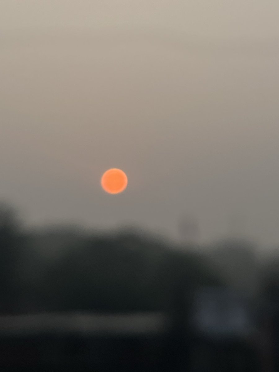 dNameIs_Shivam's tweet photo. ❄️ ठंड की दस्तक  
🌫️ कोहरे की हल्की चादर  
🌅 छठ की सुबह...  
🛖 और घर ! 

Simply The Best Morning of the Year ✨ 

#छठ_महापर्व  
#Chhath_2025 https://t.co/oIDQjJ6gud