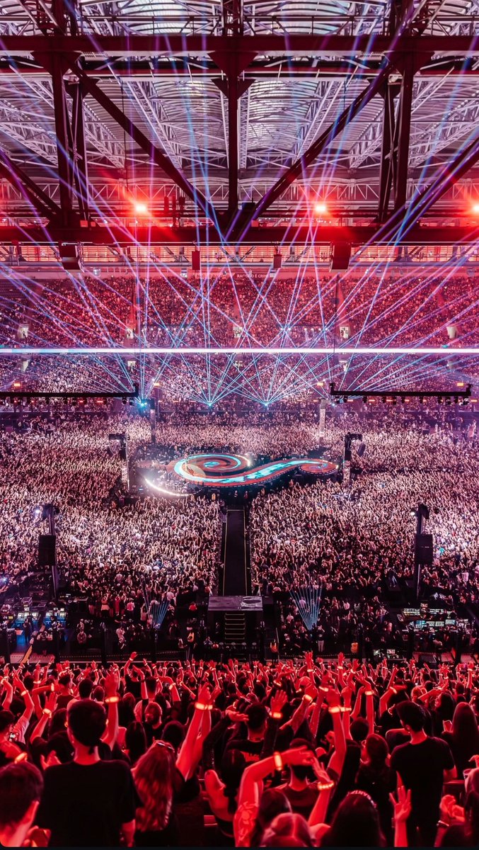 vivovclrds's tweet image. Essa foto ficou igual aquela IA nem da pra acreditar que virou realidade