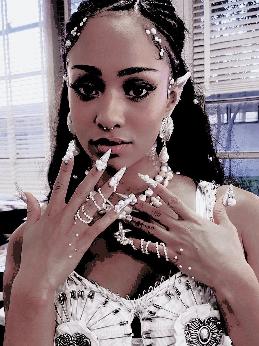 faeofclouds's tweet image. ᅟᅟ
ᅟᅟ
☁️ * 𝐧𝐲𝐦𝐩𝐡
ᅟᅟᅟᅟᅟ[𝙲𝙻𝙾𝚂𝙴 𝙵𝚁𝙸𝙴𝙽𝙳𝚂]

if you see me, try not to kneel 🐚
ᅟᅟ
ᅟᅟ