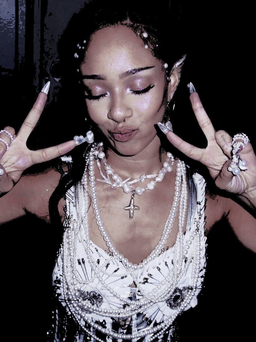 faeofclouds's tweet image. ᅟᅟ
ᅟᅟ
☁️ * 𝐧𝐲𝐦𝐩𝐡
ᅟᅟᅟᅟᅟ[𝙲𝙻𝙾𝚂𝙴 𝙵𝚁𝙸𝙴𝙽𝙳𝚂]

if you see me, try not to kneel 🐚
ᅟᅟ
ᅟᅟ