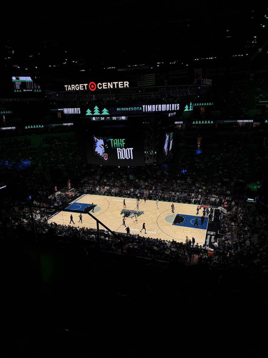 BrooksRadio's tweet image. Last year vs. this year. The stage lighting is freaking phenomenal. @Timberwolves @AROD