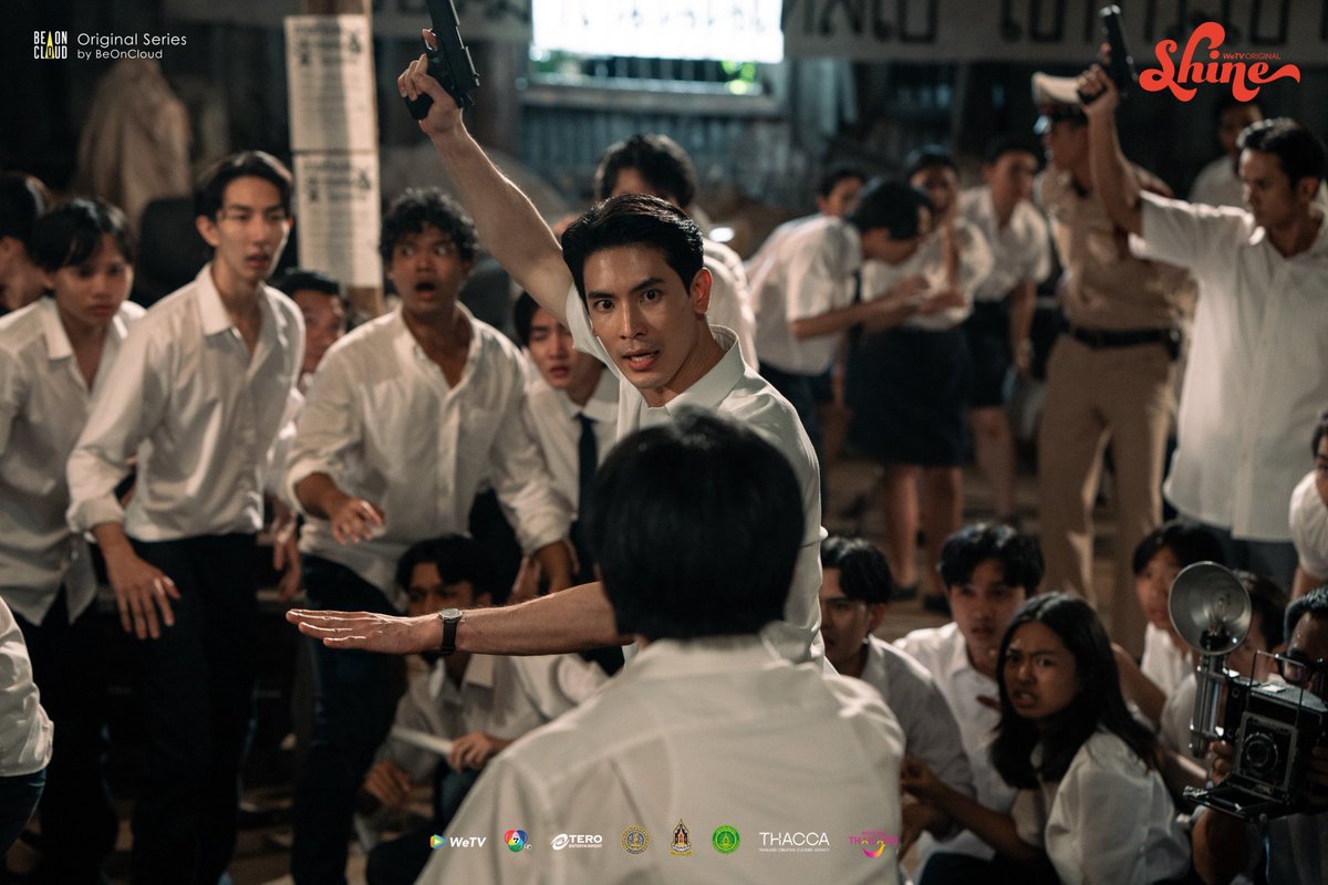 น้องไอรันรู้มั้ยว่าเมื่อไรที่ทหารจับปืนแปลว่ามันต้องมีคนตาย