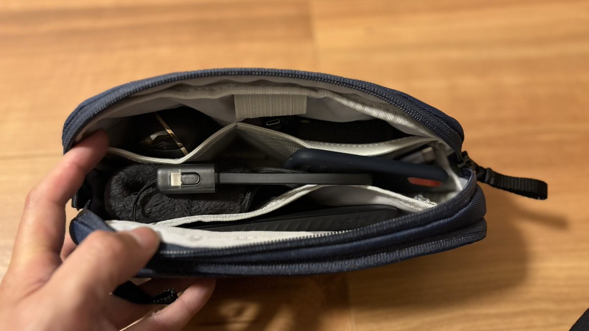 Haiao_ito's tweet image. 【#tomtoc コンパクトガジェットポーチ】が遂に我が家に！自立するからデスク上がスッキリ、探し物もサッと見つかる✨ 

コンパクトなのに収納力抜群で、毎日のガジェット生活が劇的快適に！#ガジェットポーチ #収納

amzn.to/49o07jd