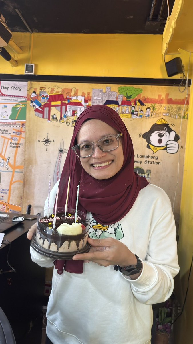 a_monnipa's tweet image. ชอบรูปสองรูปนี้นะ เพราะรู้สึกว่าตัวเองยิ้มกว้างและดูสบายใจ สิ่งไม่ดีที่ขุ่นหมองให้เก็บความรู้สึกไว้ภายในอย่านำมาทำให้คนรอบข้างต้องทุกข์และไม่สบายใจไปกับเรา เราคิดแบบนั้นเสมอ….เราจะอดทนและยิ้มสู้ต่อไป #keepsmiling #keepwalking #keepfighting