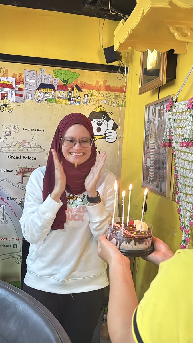 a_monnipa's tweet image. ชอบรูปสองรูปนี้นะ เพราะรู้สึกว่าตัวเองยิ้มกว้างและดูสบายใจ สิ่งไม่ดีที่ขุ่นหมองให้เก็บความรู้สึกไว้ภายในอย่านำมาทำให้คนรอบข้างต้องทุกข์และไม่สบายใจไปกับเรา เราคิดแบบนั้นเสมอ….เราจะอดทนและยิ้มสู้ต่อไป #keepsmiling #keepwalking #keepfighting