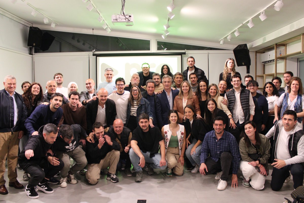 ¡Soy diputada electa! 💛

Gracias a todos los que acompañaron, creyeron y empujaron este camino. Gracias también a <a href="/mauriciomacri/">Mauricio Macri</a>, <a href="/DaroNieto/">Darío Nieto</a> y al <a href="/proargentina/">PRO</a> por la confianza y el apoyo. 

Qué emoción enorme. ¡Vamos con todo! 💪✨