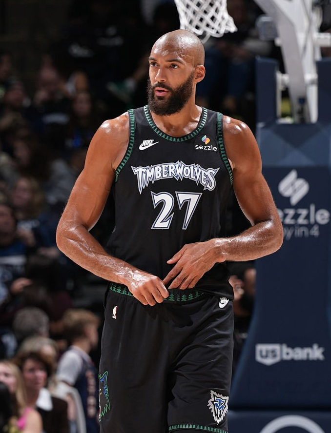 50NuancesDeNBA's tweet photo. RUDY GOBERT CE SOIR :

14 POINTS À 86%
19 REBONDS
2 BLOCKS
LA WIN FACE AUX PACERS ✅
EFFORTS, DÉPLACEMENTS, APPELS 🫡✅
PREMIER DOUBLE-DOUBLE CETTE SAISON ✅

ET CE MAILLOT... 🤌 https://t.co/euZv1Rn6Ga