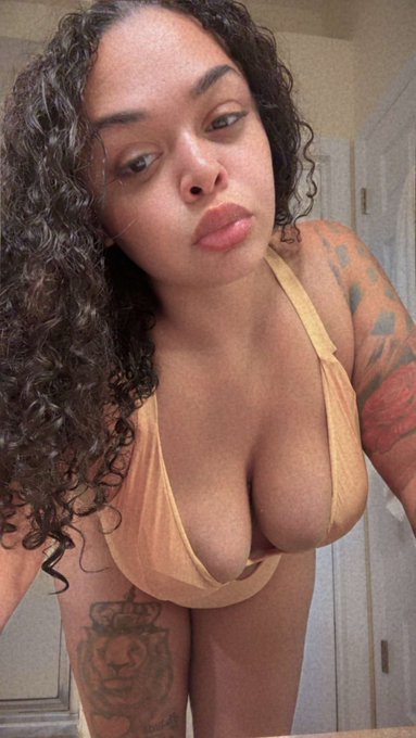 Chy - 1 pic. Go for a swim dada 💛 https://t.co/NvNocstaBH