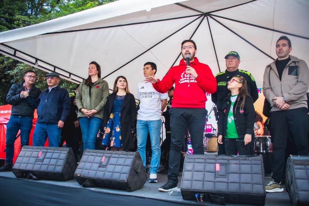 Andrés Ardila Vega (@ardila_edil) on Twitter photo ¡Hoy celebramos juntos el Cumpleaños 486 de la Localidad de Usaquén!🎉🎁🎈
El mejor regalo que hoy y siempre le podemos dar a sus habitantes es cumplirles con gestiones, obras, parques y ejecuciones que mejoran la calidad de vida. 💪🏽✅ ¡Hoy celebramos juntos el Cumpleaños 486 de la Localidad de Usaquén!🎉🎁🎈
El mejor regalo que hoy y siempre le podemos dar a sus habitantes es cumplirles con gestiones, obras, parques y ejecuciones que mejoran la calidad de vida. 💪🏽✅